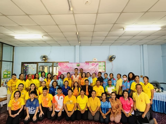 โครงการฝึกอาชีพเพื่อสร้างรายได้ กิจกรรมการจัดดอกไม้แห้ง