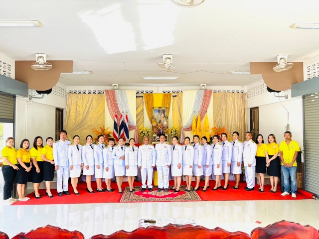 พิธีรับมอบพระบรมฉายาลักษณ์พระบาทสมเด็จพระเจ้าอยู่หัวที่ฉายกับสมเด็จพระนางเจ้าฯ