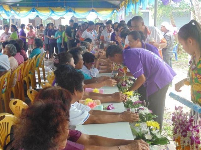โครงการจัดงานประเพณีสงกรานต์และวันผู้สูงอายุ ตำบลนาใต้ ประจำปี 2558