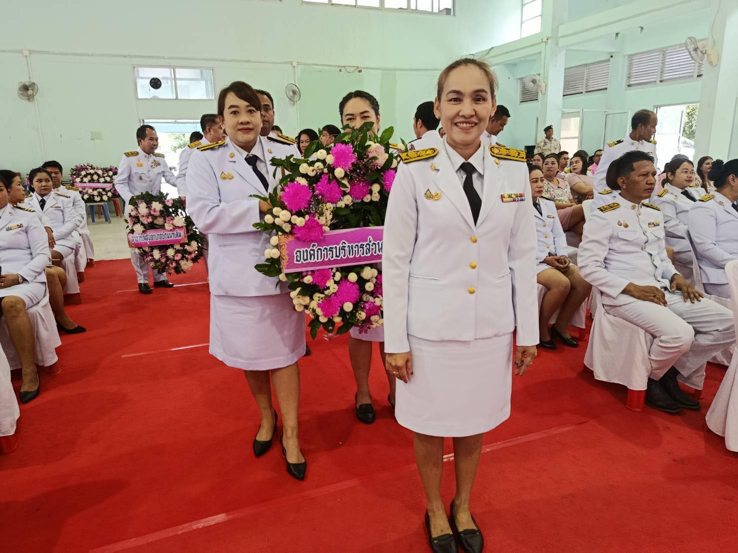 วันที่ 23 ตุลาคม 2568 เวลา 08.30 น. ณ หอประชุมอำเภอบ้านนาเดิม จังหวัดสุราษฎร์ธานี นางจิรภา มติธรรม ผู้อำนวยการกองคลัง และพนักงานอบต.นาใต้ ได้เข้าร่วมพิธีวางพวงมาลาถวายราชสักการะ เนื่องในวันคล้ายวันสวรรคตพระบาทสมเด็จพระจุลจอมเกล้าเจ้าอยู่หัว รัชกาลที่ ๕ (วันปิยมหาราช) เพื่อแสดงความจงรักภักดีและน้อมรำลึกในพระมหากรุณาธิคุณอันหาที่สุดมิได้